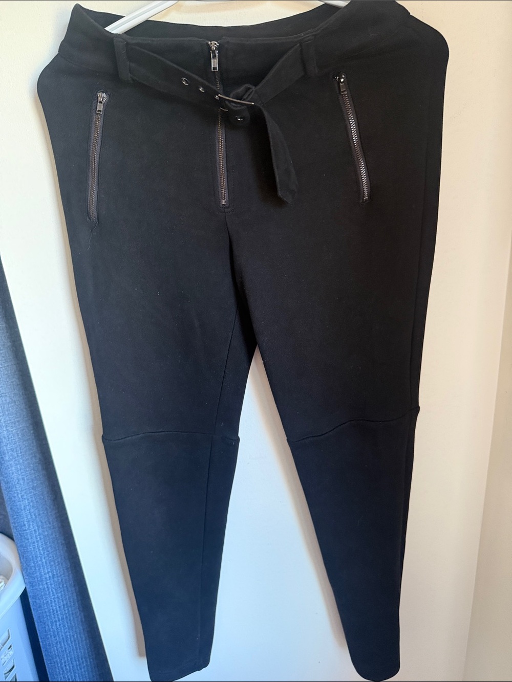 Forever 21 Black High-Waisted Zip Pocket pants | Fitted Pants